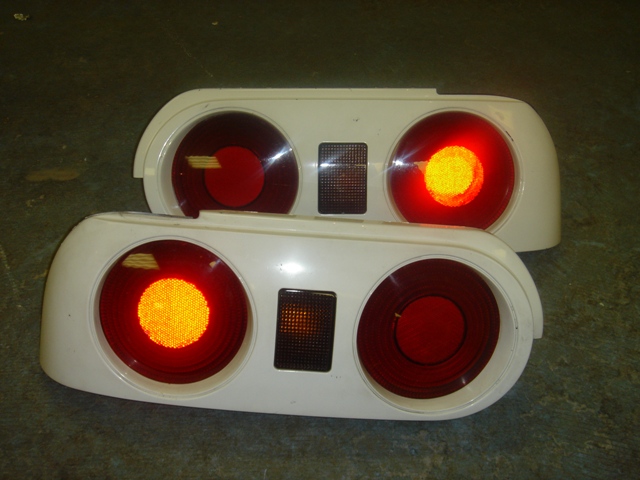 LI8001 - JDM Skyline GTR32 tail lights in white.