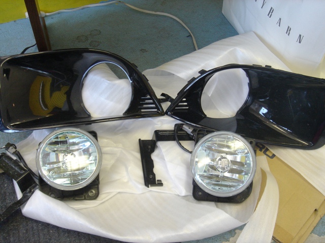 LI110002 - Rare JDM GDB (04-05) Impreza big fog lights set w/brackets and plastic housing.