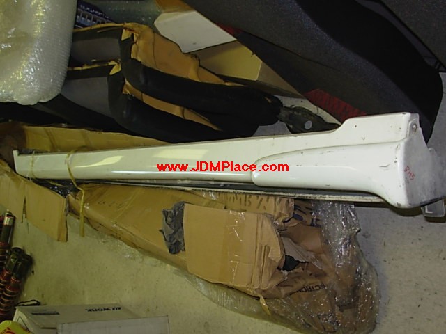 BD27009 - Rare JDM BE/BH Legacy B4 E-tuned edition side skirts with front aero mud guards. Fits all 00-04 Legacy models.