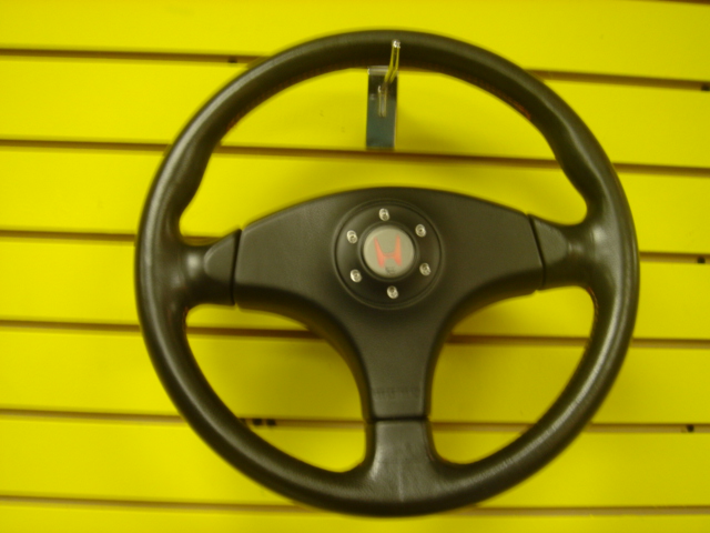 IN130001 - JDM DC2 Integra Type R, non airbag MoMo steering wheel.
