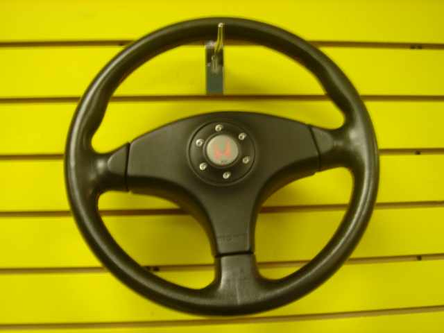 IN130002 - JDM DC2 Integra Type R non air bag MoMo steering wheel.