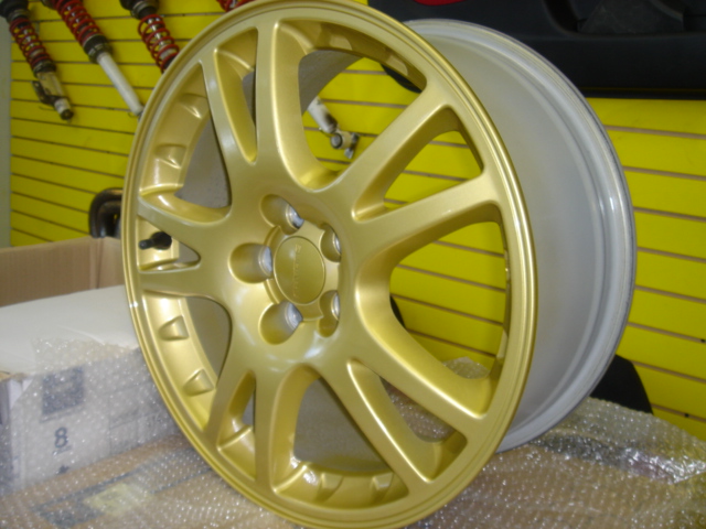 RI190006 - JDM STI Version 7 gold rims, 17