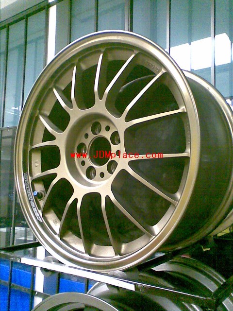 RI25001 - Rare Volk Racing SE37K forged, 17x8.5 5x100 +50 offset. Very lightweight, 15.5lbs each in bronze colour, clears gold brembos STI brakes.